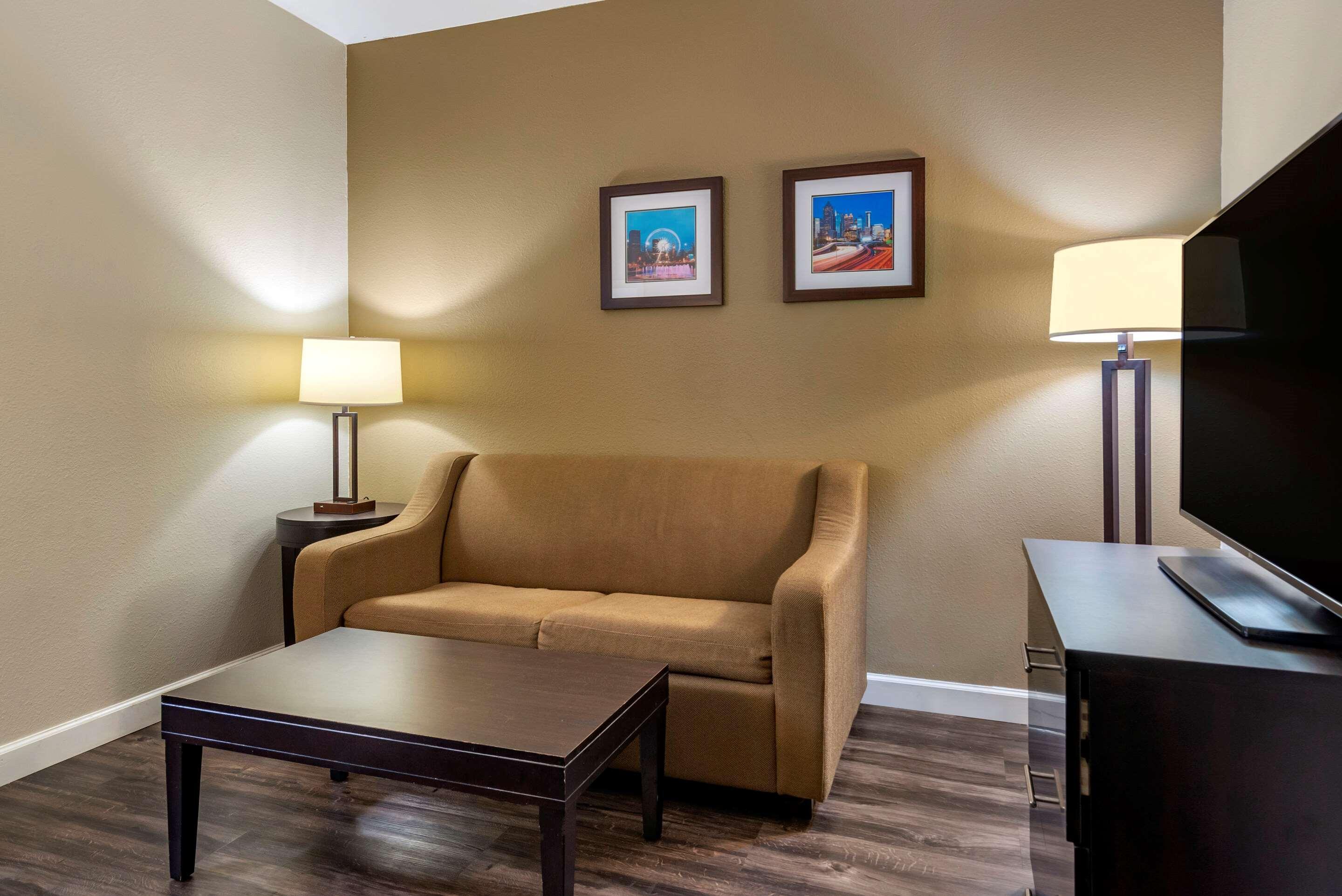 Comfort Inn & Suites Near Six Flags Lithia Springs Exterior foto