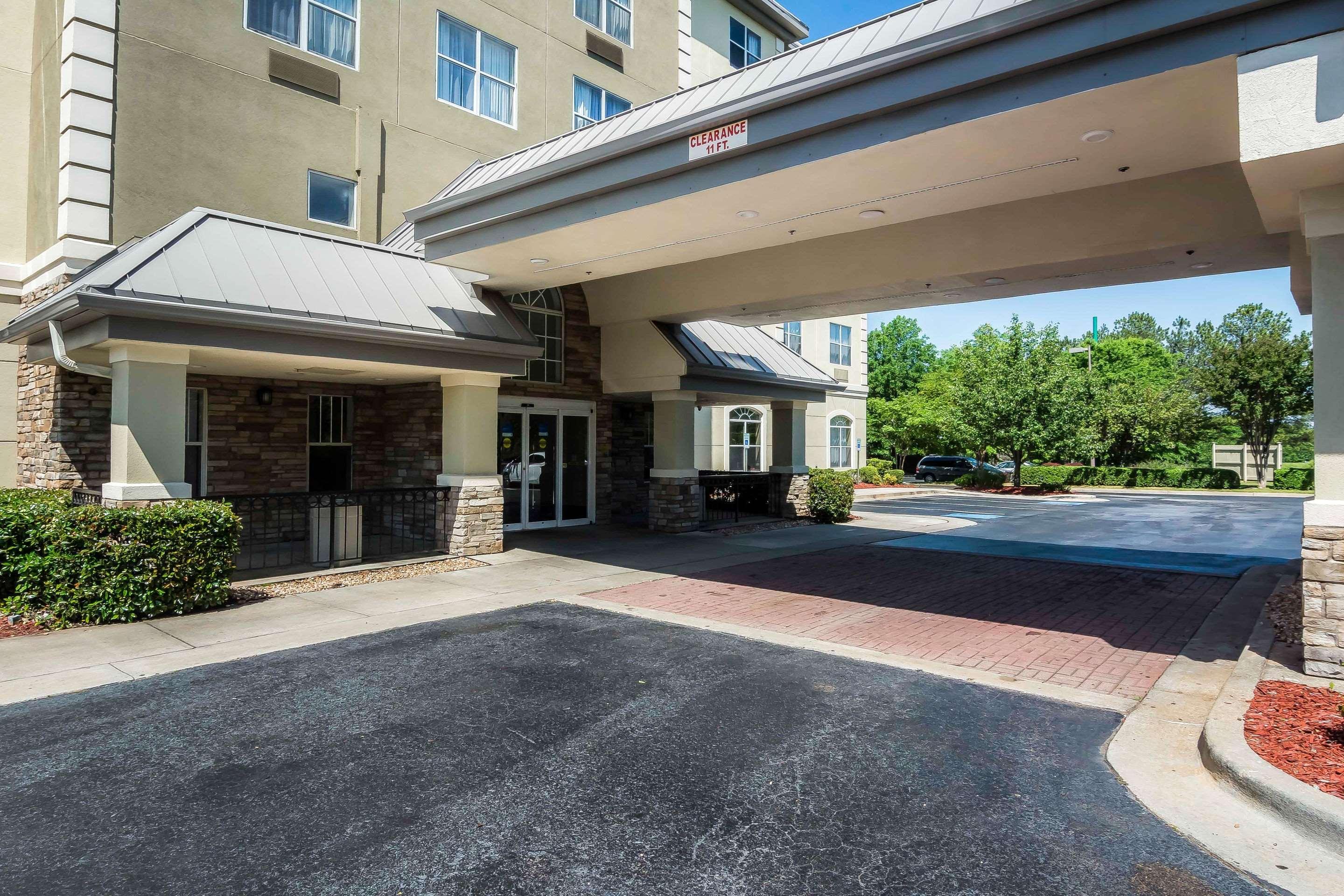 Comfort Inn & Suites Near Six Flags Lithia Springs Exterior foto
